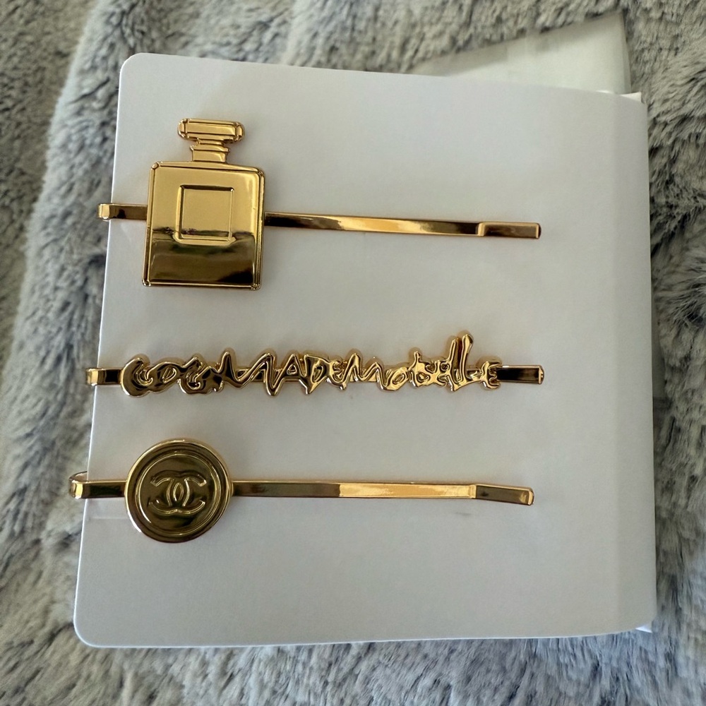 ✨CHANEL Hair Pin Clip Set